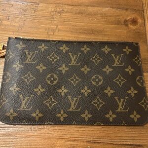 Louis Vuitton MM Neverful Pouchette